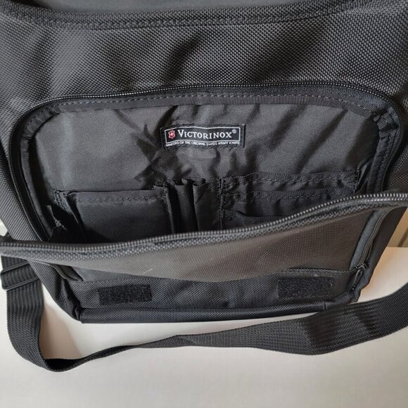 Victorinox Messenger Courier Bag with Matching Cord/Power Supply Tote Bag - Picture 5 of 10